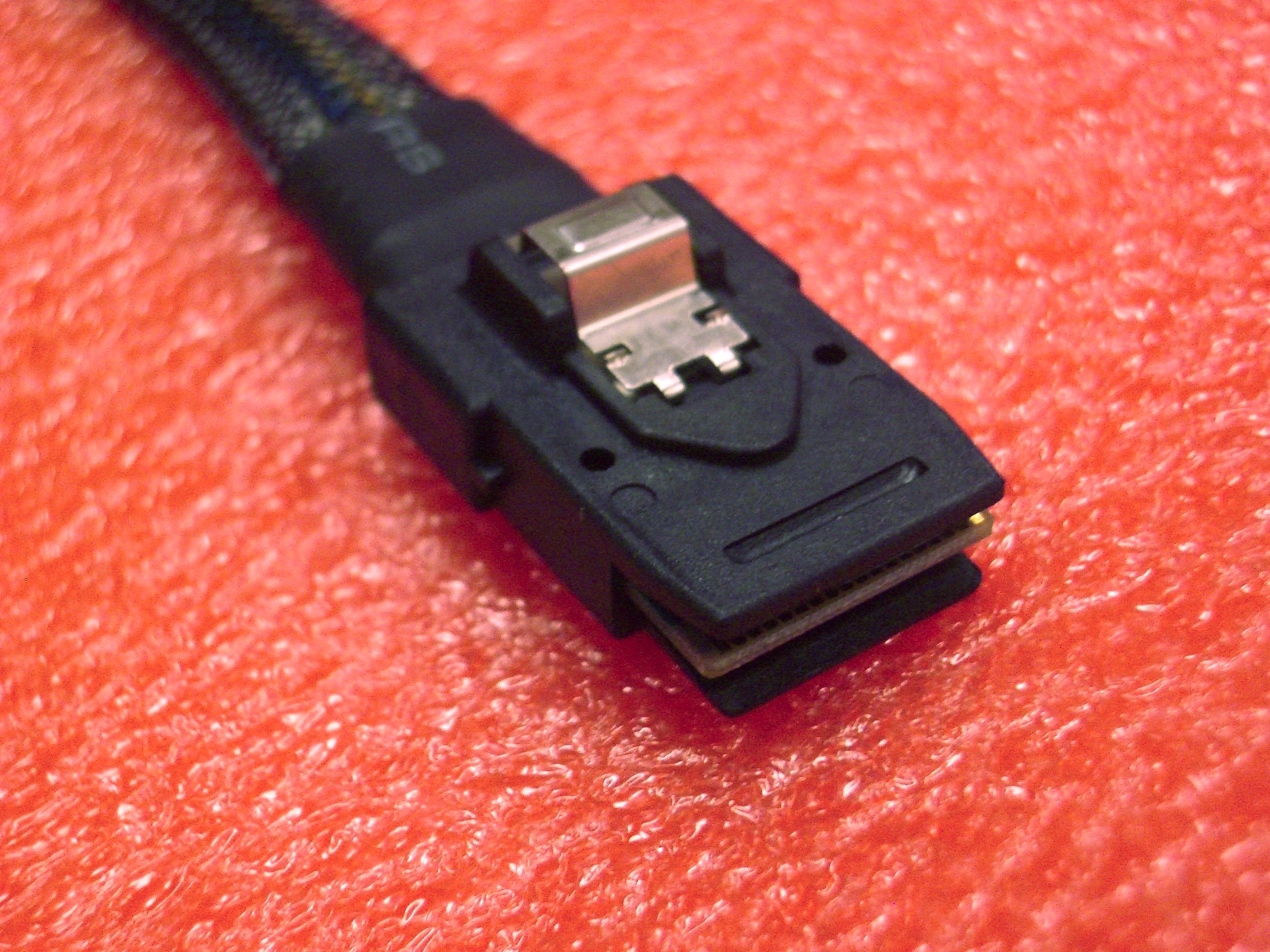 SFF 8087 Stecker
